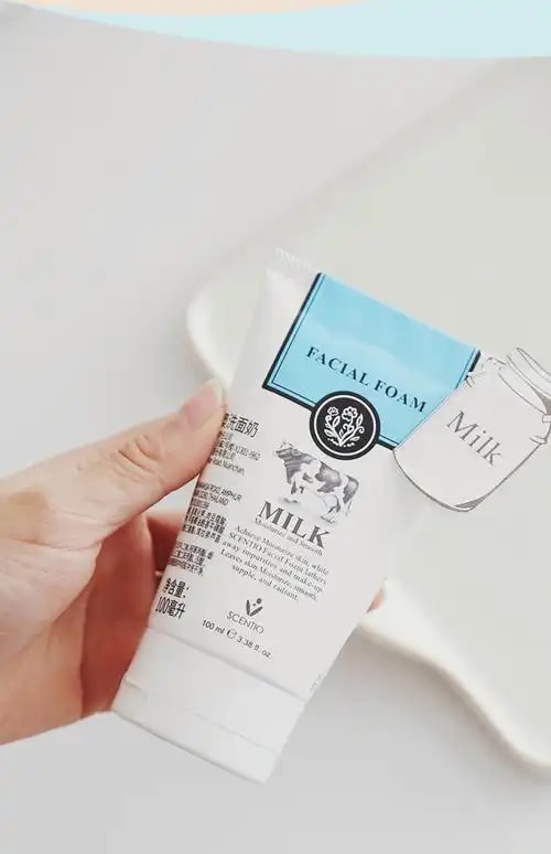 牛乳洗面奶